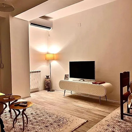 Mor Maison City-center Few Free Private Parking Apartment